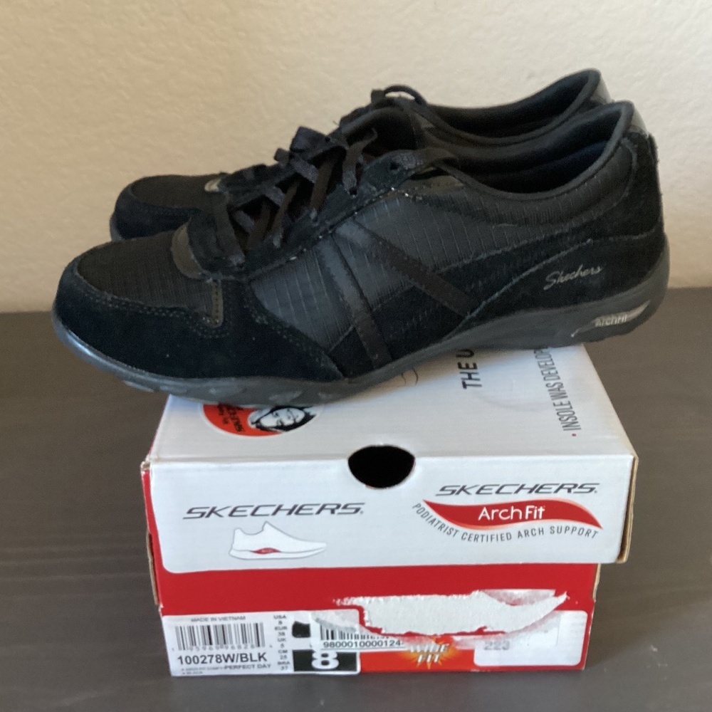 SKECHERS Women's Arch Fit Arch Support Comfy - Perfect Day Wide Width Wa…